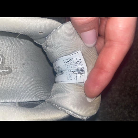 Brooks ghost -white- size 7.5 - Picture 4 of 4